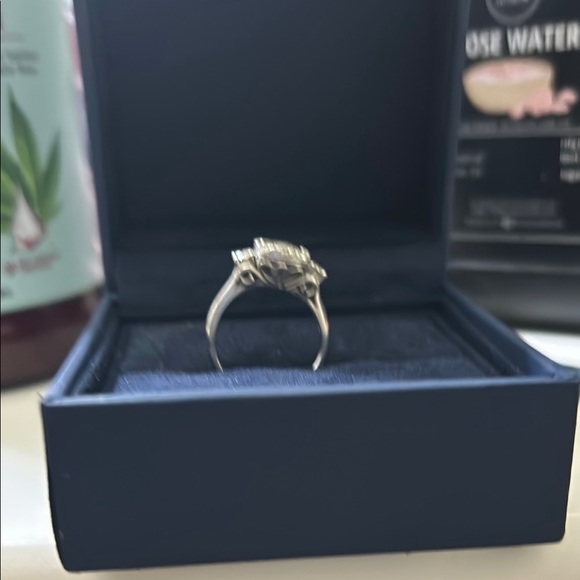 Women's Platinum and Diamond Ring - Picture 3 of 5